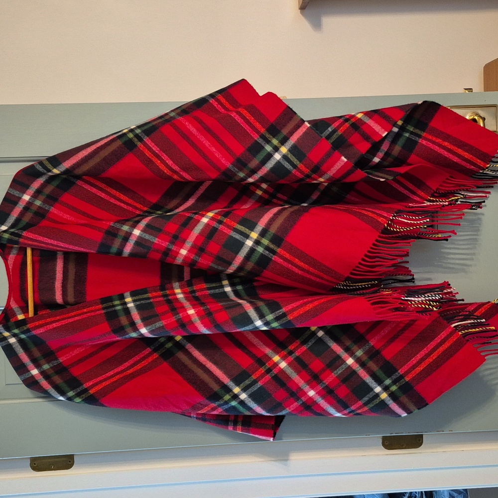 🐬 Vineyard Vines Merino Wool Red Tartan Plaid Shawl Wrap